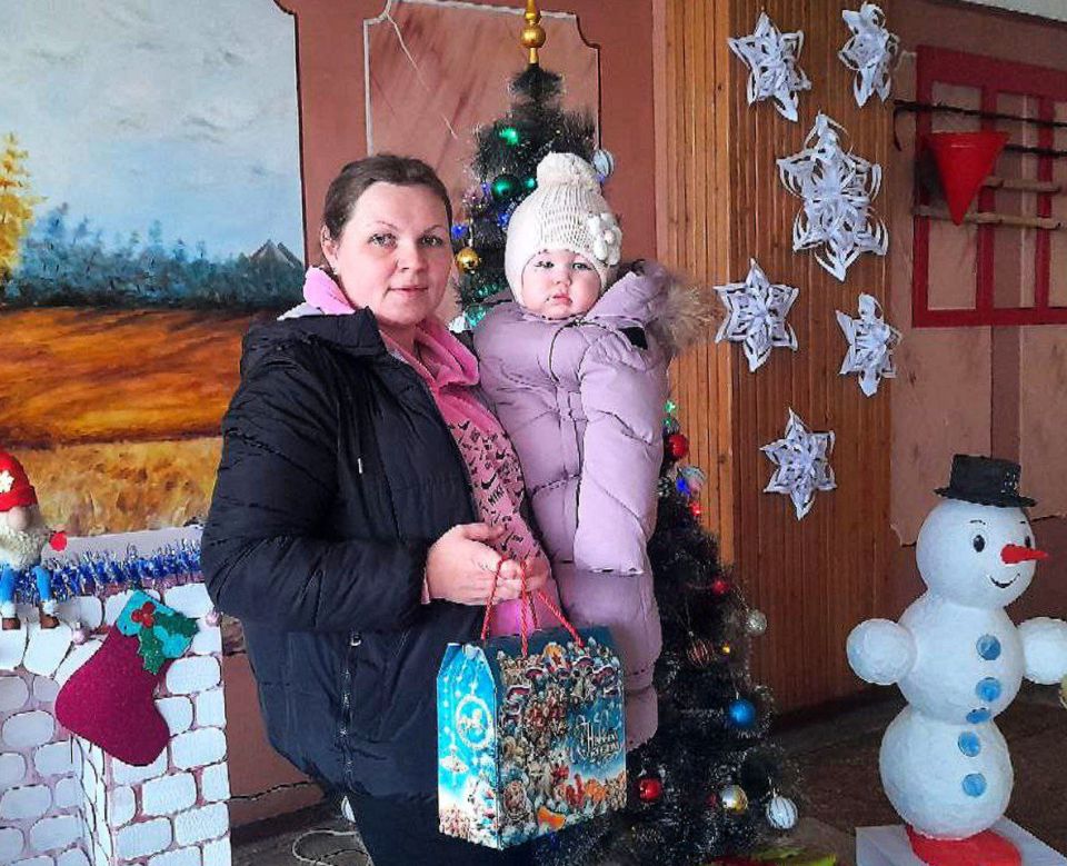Новый год – самый сказочный и долгожданный праздник для маленьких жителей нашей необъятной страны Новый год – самый сказочный и долгожданный праздник для маленьких жителей нашей необъятной страны