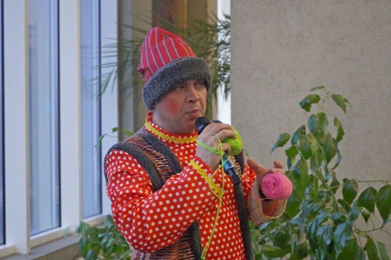 Новогодняя сказка для детей Свердловского муниципального округа продолжается, благодаря артистам из Красноярского края Новогодняя сказка для детей Свердловского муниципального округа продолжается, благодаря артистам из Красноярского края