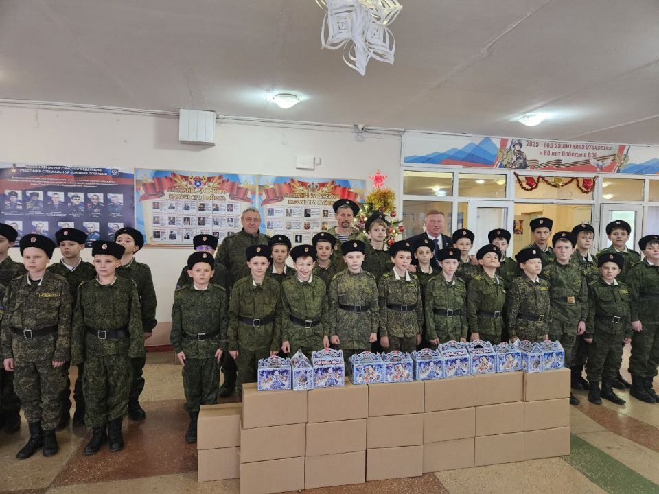 Виктор Водолацкий: В преддверии Нового года и Рождества Христова, при поддержке ВПП "Единая Россия", передал кадетам Луганской Народной Республики сладкие подарки и продуктовые наборы Виктор Водолацкий: В преддверии Нового года и Рождества Христова, при поддержке ВПП "Единая Россия", передал кадетам Луганской Народной Республики сладкие подарки и продуктовые наборы