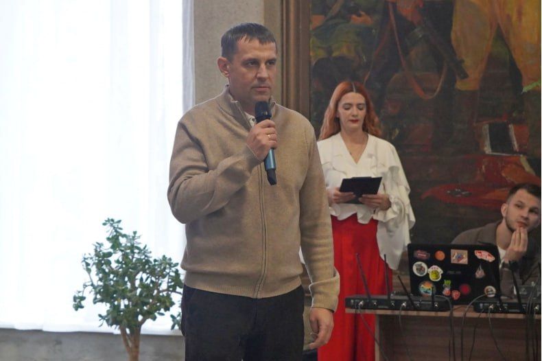 Новогодняя сказка для детей Свердловского муниципального округа продолжается, благодаря артистам из Красноярского края Новогодняя сказка для детей Свердловского муниципального округа продолжается, благодаря артистам из Красноярского края