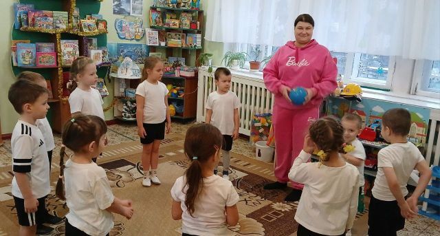 Родители в роли воспитателей: День самоуправления прошел в стахановских детсадах Родители в роли воспитателей: День самоуправления прошел в стахановских детсадах