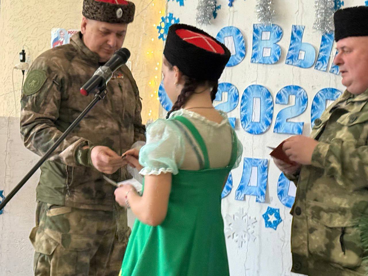 Вячеслав Третьяков: Атаман Станичного казачьего общества «Станица Кременная» Скрипник Андрей Викторович совместно с представителями Станичного казачьего общества Богородского городского округа Московской области во главе с... Вячеслав Третьяков: Атаман Станичного казачьего общества «Станица Кременная» Скрипник Андрей Викторович совместно с представителями Станичного казачьего общества Богородского городского округа Московской области во главе с...