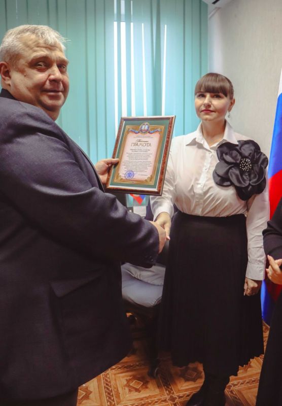 За значительный вклад в развитие юриспруденции Луганской Народной Республики, достигнутые высокие показатели и результаты в работе, безупречную и эффективную государственную гражданскую службу, добросовестное и образцовое... За значительный вклад в развитие юриспруденции Луганской Народной Республики, достигнутые высокие показатели и результаты в работе, безупречную и эффективную государственную гражданскую службу, добросовестное и образцовое...