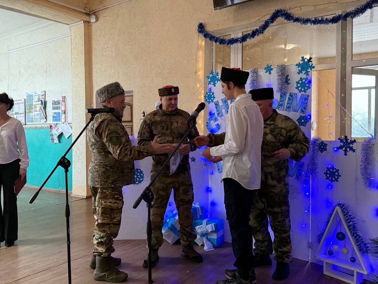 Вячеслав Третьяков: Атаман Станичного казачьего общества «Станица Кременная» Скрипник Андрей Викторович совместно с представителями Станичного казачьего общества Богородского городского округа Московской области во главе с... Вячеслав Третьяков: Атаман Станичного казачьего общества «Станица Кременная» Скрипник Андрей Викторович совместно с представителями Станичного казачьего общества Богородского городского округа Московской области во главе с...