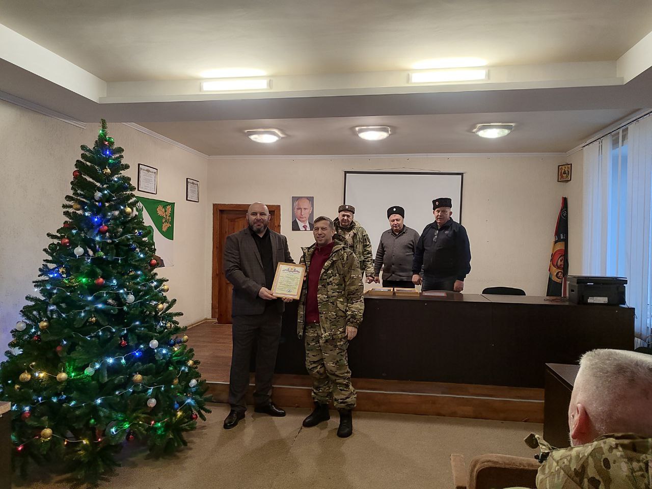 Вячеслав Третьяков: После завершения серии ярких мероприятий, прошедших в образовательных учреждениях Кременского МО, состоялась встреча с Атаманом Станичного казачьего общества «Станица Кременная» Андреем Скрипником... Вячеслав Третьяков: После завершения серии ярких мероприятий, прошедших в образовательных учреждениях Кременского МО, состоялась встреча с Атаманом Станичного казачьего общества «Станица Кременная» Андреем Скрипником...