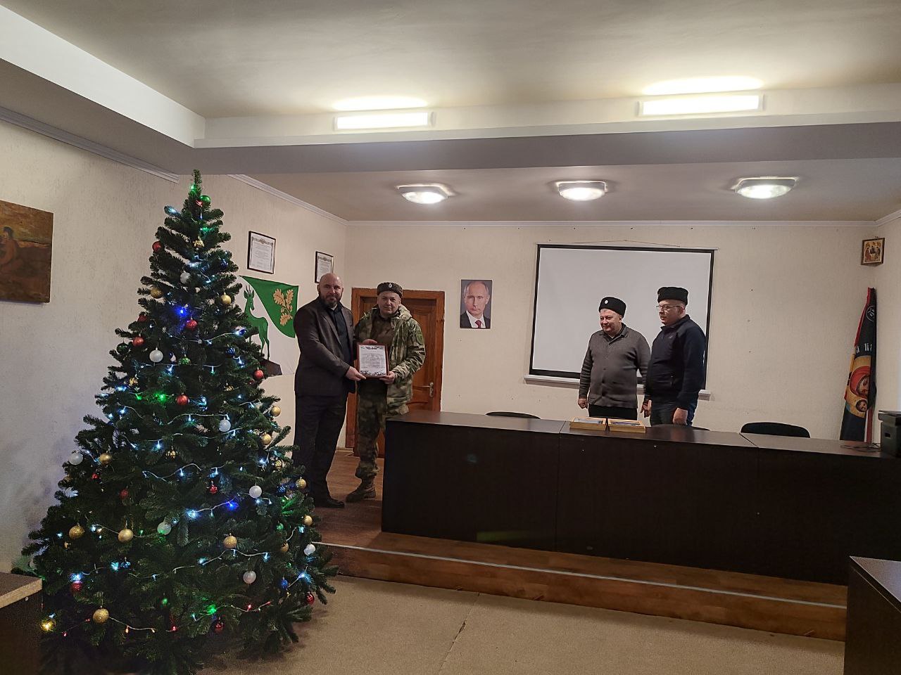 Вячеслав Третьяков: После завершения серии ярких мероприятий, прошедших в образовательных учреждениях Кременского МО, состоялась встреча с Атаманом Станичного казачьего общества «Станица Кременная» Андреем Скрипником... Вячеслав Третьяков: После завершения серии ярких мероприятий, прошедших в образовательных учреждениях Кременского МО, состоялась встреча с Атаманом Станичного казачьего общества «Станица Кременная» Андреем Скрипником...