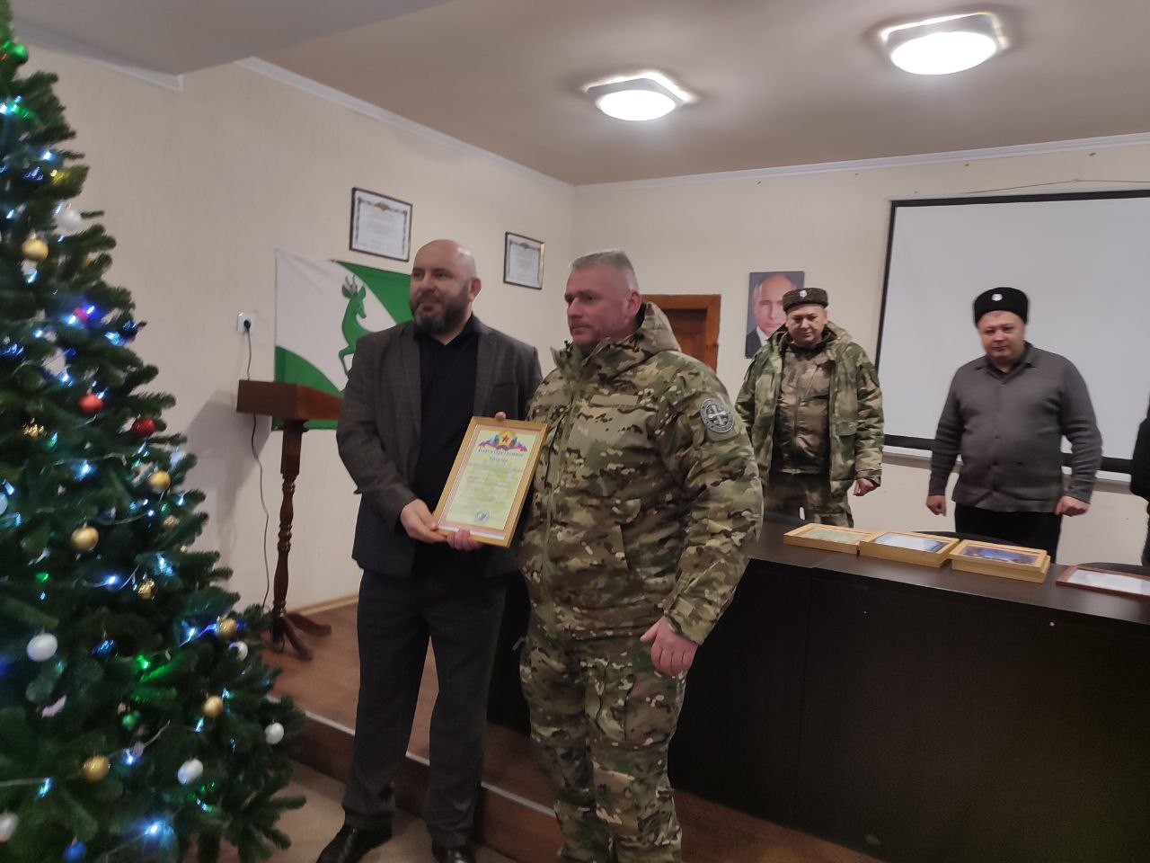 Вячеслав Третьяков: После завершения серии ярких мероприятий, прошедших в образовательных учреждениях Кременского МО, состоялась встреча с Атаманом Станичного казачьего общества «Станица Кременная» Андреем Скрипником... Вячеслав Третьяков: После завершения серии ярких мероприятий, прошедших в образовательных учреждениях Кременского МО, состоялась встреча с Атаманом Станичного казачьего общества «Станица Кременная» Андреем Скрипником...