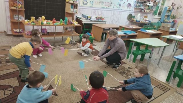 Родители в роли воспитателей: День самоуправления прошел в стахановских детсадах Родители в роли воспитателей: День самоуправления прошел в стахановских детсадах