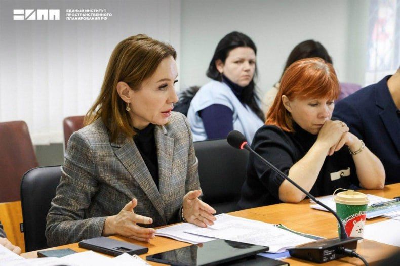 Эксперты ЕИПП РФ провели установочное совещание по проектам генеральных планов 13 опорных населенных пунктов ЛНР, запланированных на 2026 год Эксперты ЕИПП РФ провели установочное совещание по проектам генеральных планов 13 опорных населенных пунктов ЛНР, запланированных на 2026 год