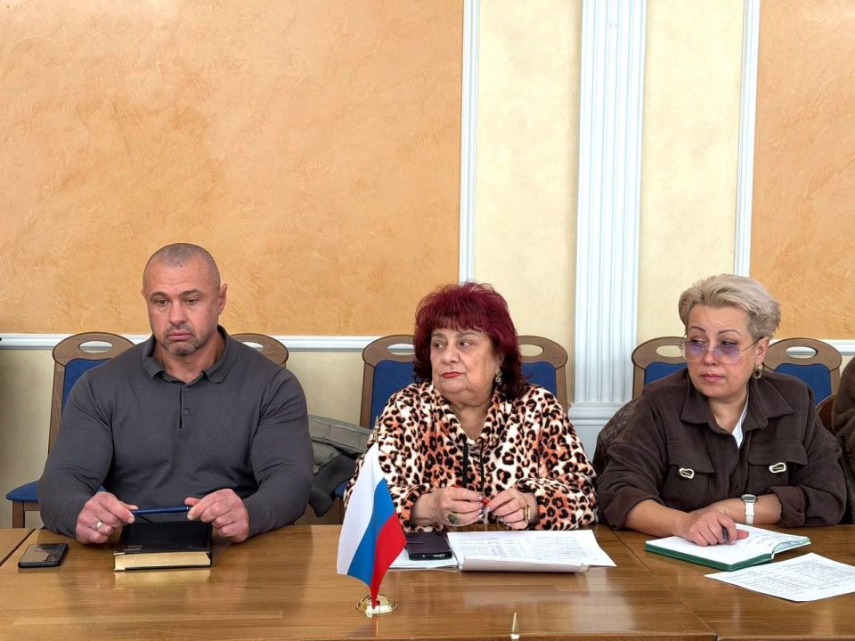 Провел рабочее совещание с директорами подведомственных учреждений культуры Луганской Народной Республики Провел рабочее совещание с директорами подведомственных учреждений культуры Луганской Народной Республики