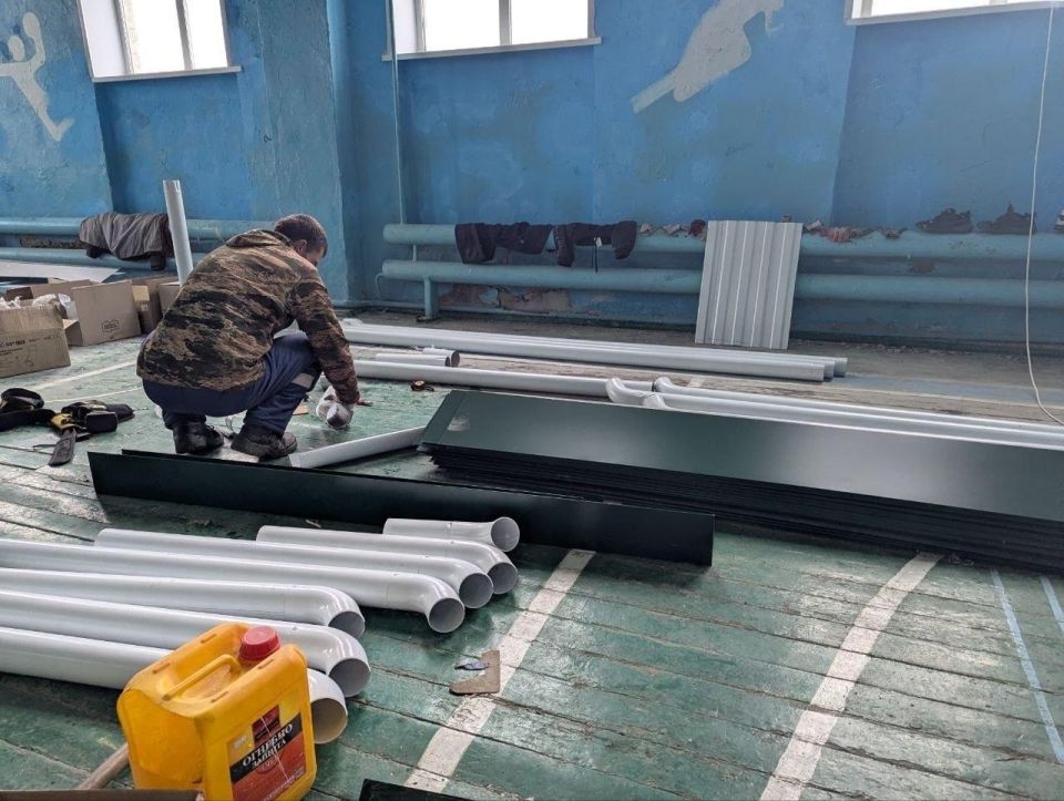 В Софиевской школе №27 Краснолучского городского округа продолжаются восстановительные работы силами строителей шеф-региона Республики Башкортостан В Софиевской школе №27 Краснолучского городского округа продолжаются восстановительные работы силами строителей шеф-региона Республики Башкортостан