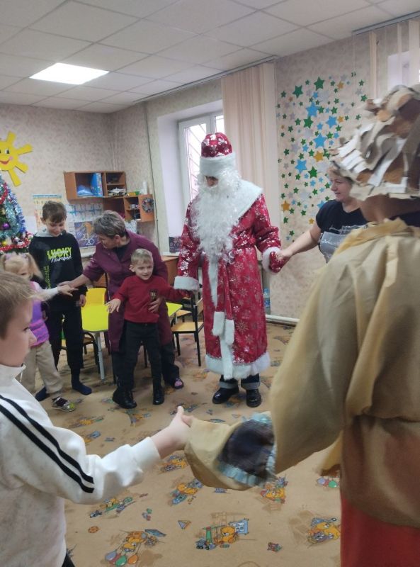 В Лутугинском муниципальном округе продолжается череда новогодних поздравлений В Лутугинском муниципальном округе продолжается череда новогодних поздравлений