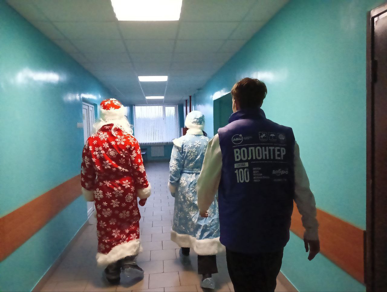 ДоброТворцы творят Добро!. ПЕРВЫЕ школьного волонтёрского отряда «Милосердие» «Станично-Луганской средней школы имени Грекова П.М», члены Станично-Луганского штаба «МЫ ВМЕСТЕ» посетили детское и хирургическое отделения... ДоброТворцы творят Добро!. ПЕРВЫЕ школьного волонтёрского отряда «Милосердие» «Станично-Луганской средней школы имени Грекова П.М», члены Станично-Луганского штаба «МЫ ВМЕСТЕ» посетили детское и хирургическое отделения...