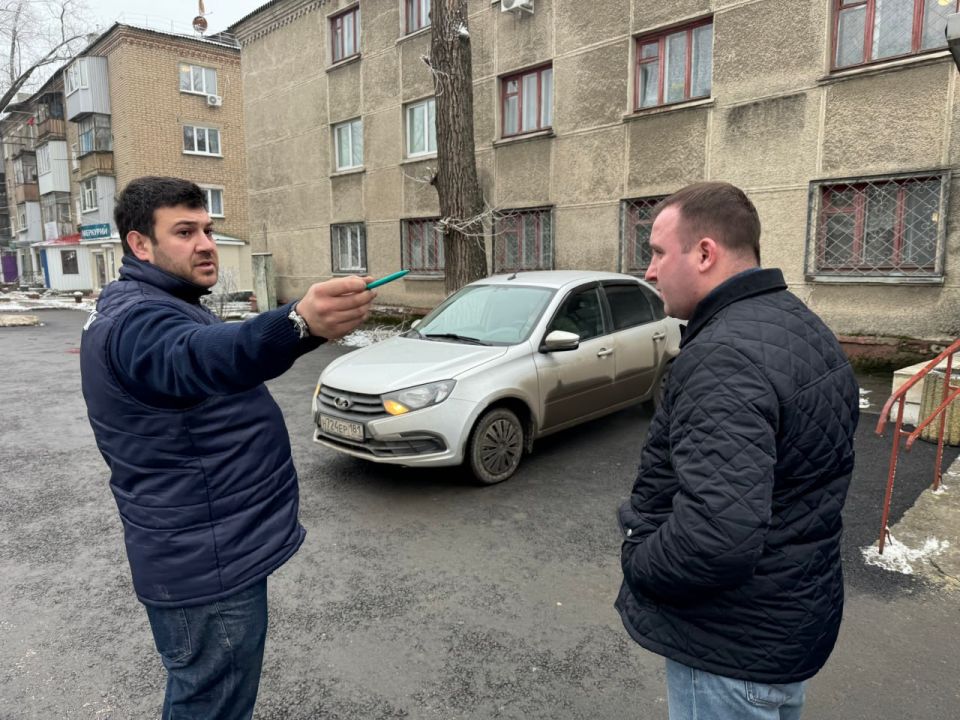 Активисты Молодой Гвардии Единой России совместно с заместителем начальника управления жилищно-коммунального хозяйства администрации Антрацитовского муниципального округа Станиславом Гордийко провели плановую общественную... Активисты Молодой Гвардии Единой России совместно с заместителем начальника управления жилищно-коммунального хозяйства администрации Антрацитовского муниципального округа Станиславом Гордийко провели плановую общественную...