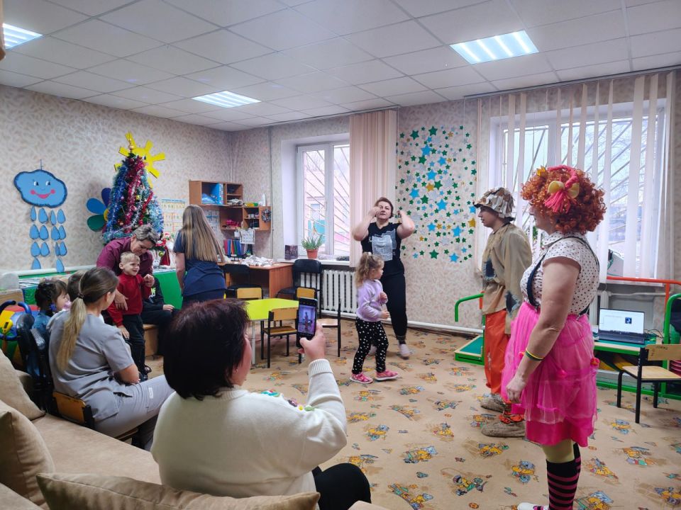 В Лутугинском муниципальном округе продолжается череда новогодних поздравлений В Лутугинском муниципальном округе продолжается череда новогодних поздравлений