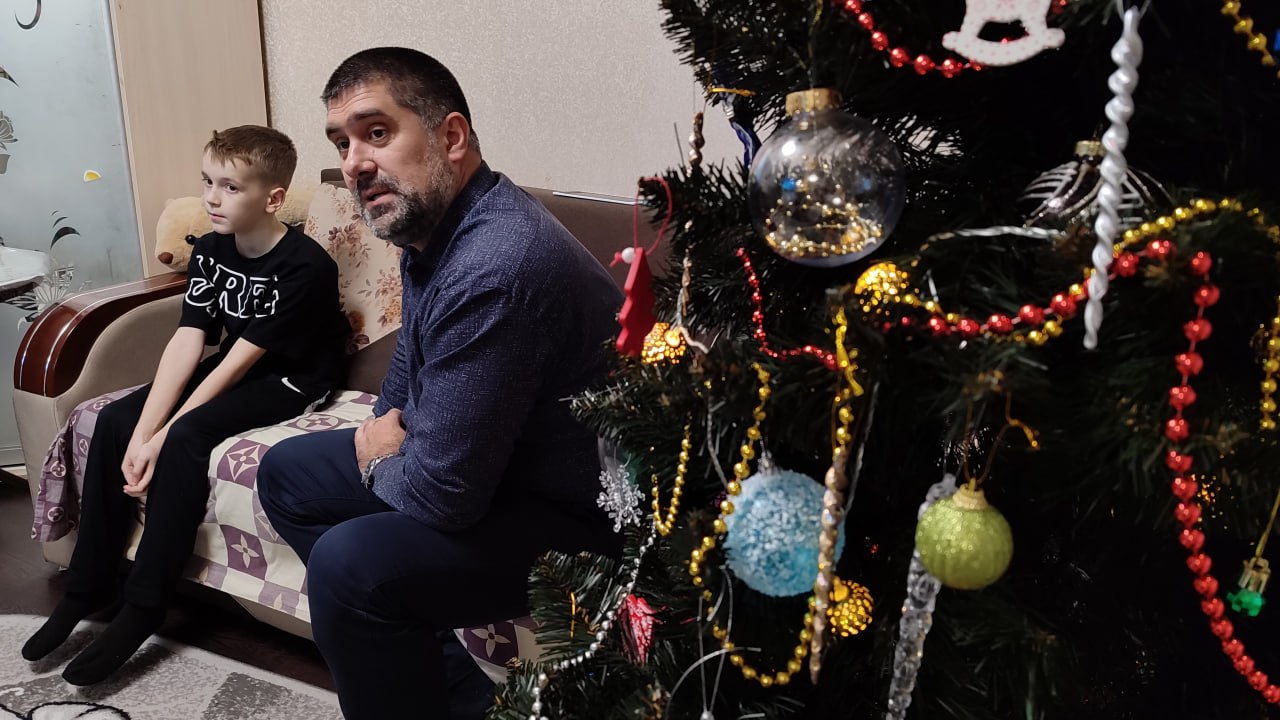 Директор Луганского центра медицины катастроф исполнил мечту 8 летнего Димы из г. Счастье Директор Луганского центра медицины катастроф исполнил мечту 8 летнего Димы из г. Счастье