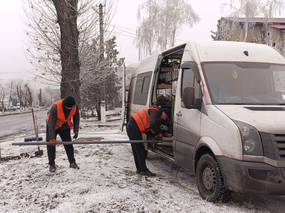 В целях повышения безопасности дорожного движения и улучшения качества дорожной инфраструктуры, в Ровеньках проводятся плановые работы по установке дорожных знаков В целях повышения безопасности дорожного движения и улучшения качества дорожной инфраструктуры, в Ровеньках проводятся плановые работы по установке дорожных знаков