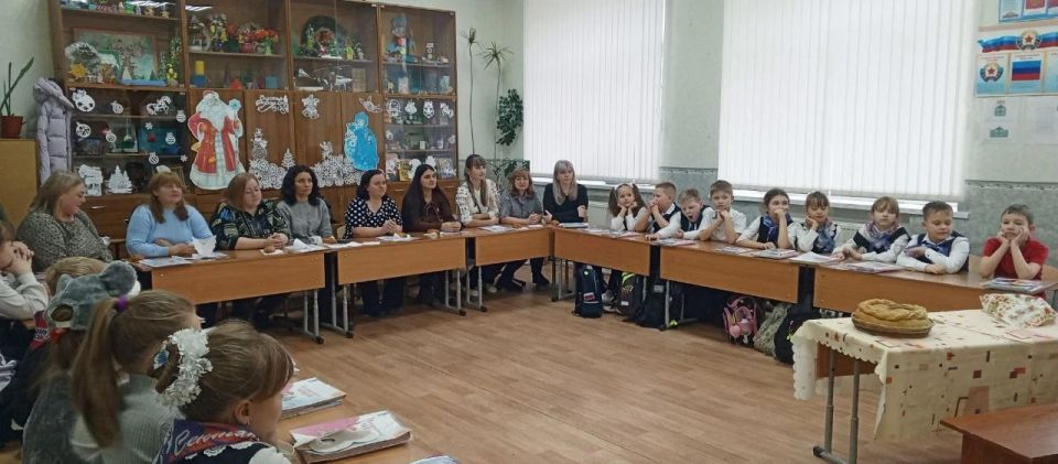 Тепло встречали гостей: День открытых дверей в Брянковской специализированной школе №1 Тепло встречали гостей: День открытых дверей в Брянковской специализированной школе №1