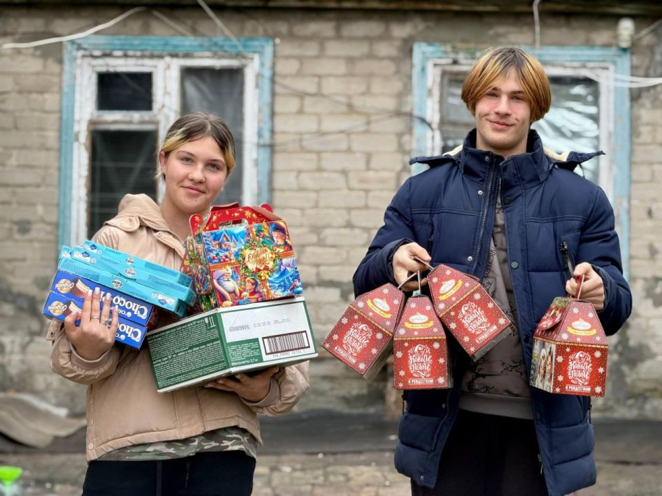 В преддверии Нового года заместитель Премьер-министра Республики Татарстан Ринат Садыков вместе с командой региона-шефа посетил многодетные семьи Лисичанска В преддверии Нового года заместитель Премьер-министра Республики Татарстан Ринат Садыков вместе с командой региона-шефа посетил многодетные семьи Лисичанска