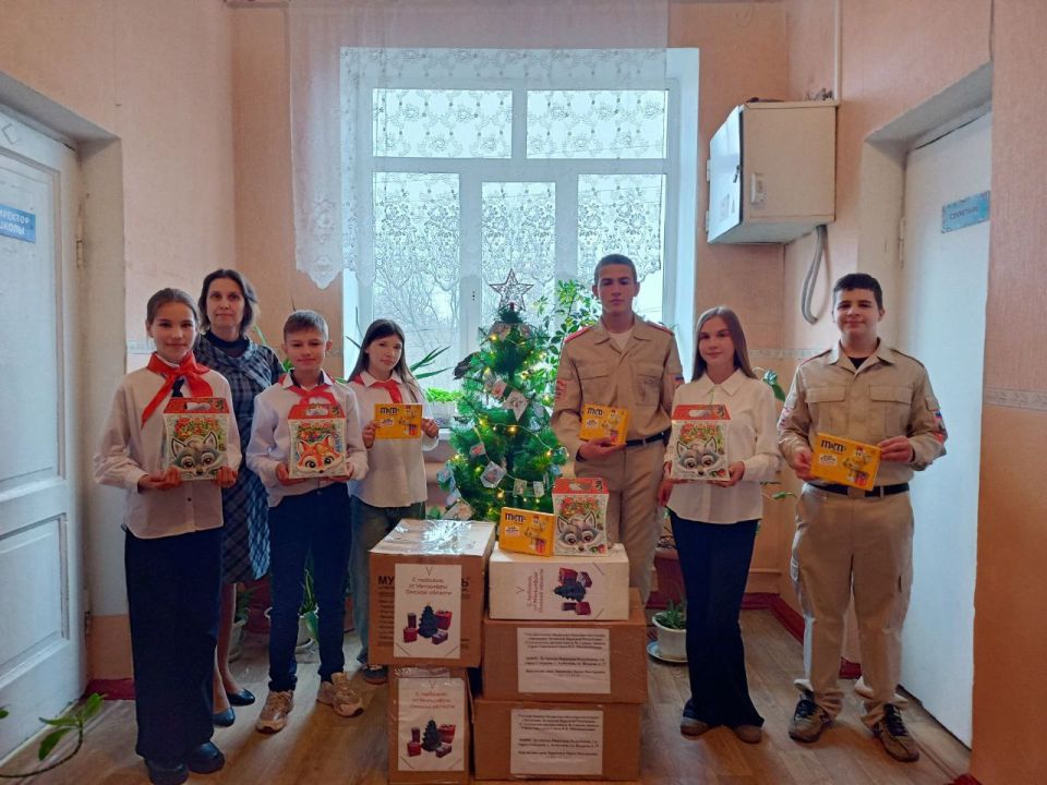 Новогодние подарки от друзей из Омской области уже в руках у стахановских школьников! Новогодние подарки от друзей из Омской области уже в руках у стахановских школьников!