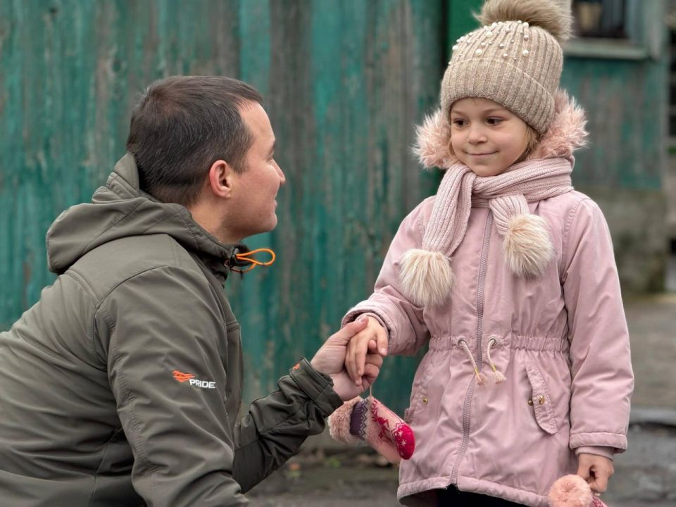 В преддверии Нового года заместитель Премьер-министра Республики Татарстан Ринат Садыков вместе с командой региона-шефа посетил многодетные семьи Лисичанска В преддверии Нового года заместитель Премьер-министра Республики Татарстан Ринат Садыков вместе с командой региона-шефа посетил многодетные семьи Лисичанска