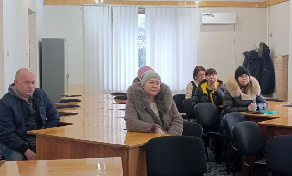 Глава Антрацитовского муниципального округа, Секретарь местного отделения партии «Единая Россия» Сергей Саенко провёл еженедельный приём граждан совместно с представителями коммунальных служб, муниципальных предприятий и... Глава Антрацитовского муниципального округа, Секретарь местного отделения партии «Единая Россия» Сергей Саенко провёл еженедельный приём граждан совместно с представителями коммунальных служб, муниципальных предприятий и...