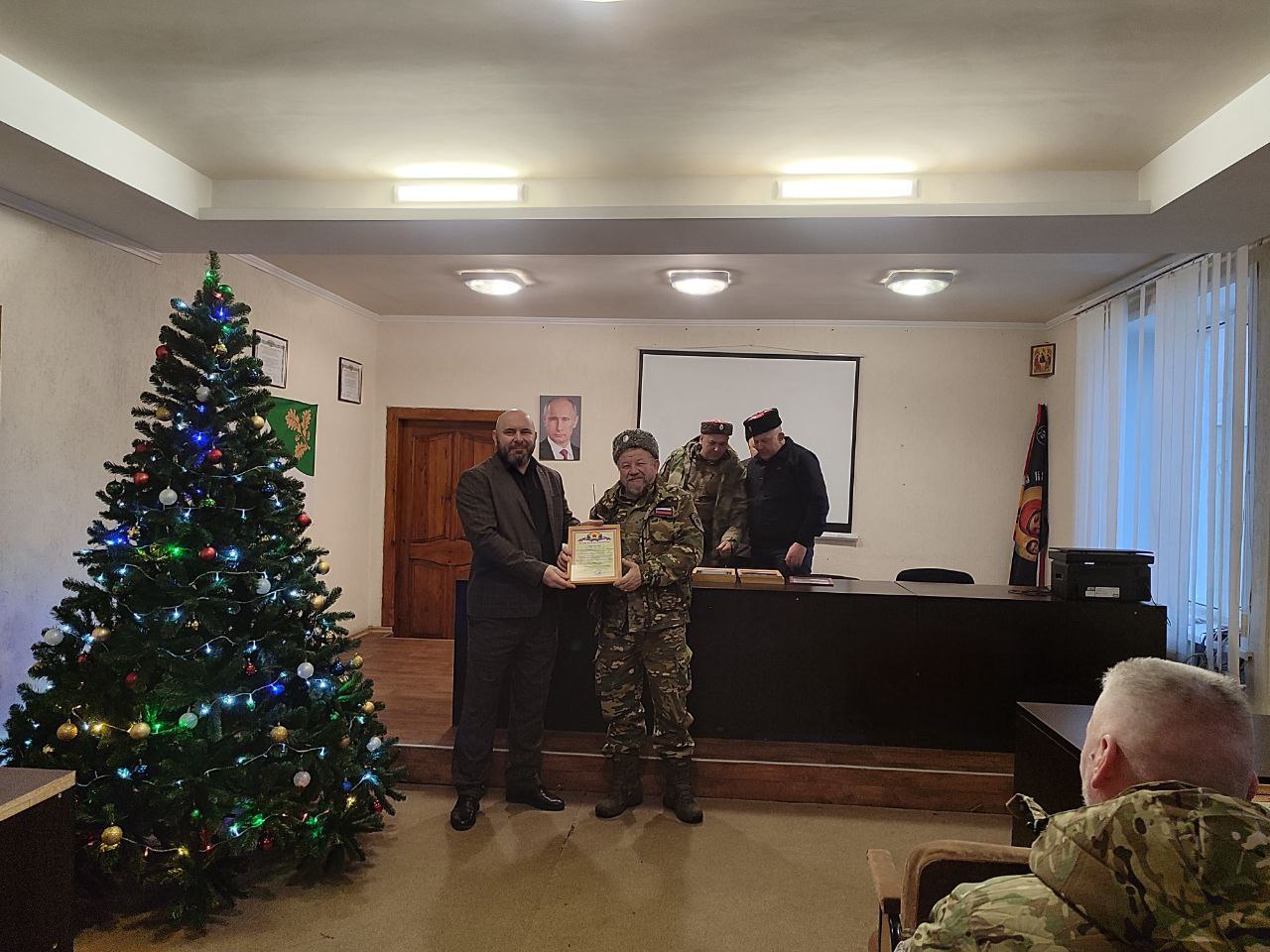 Вячеслав Третьяков: После завершения серии ярких мероприятий, прошедших в образовательных учреждениях Кременского МО, состоялась встреча с Атаманом Станичного казачьего общества «Станица Кременная» Андреем Скрипником... Вячеслав Третьяков: После завершения серии ярких мероприятий, прошедших в образовательных учреждениях Кременского МО, состоялась встреча с Атаманом Станичного казачьего общества «Станица Кременная» Андреем Скрипником...