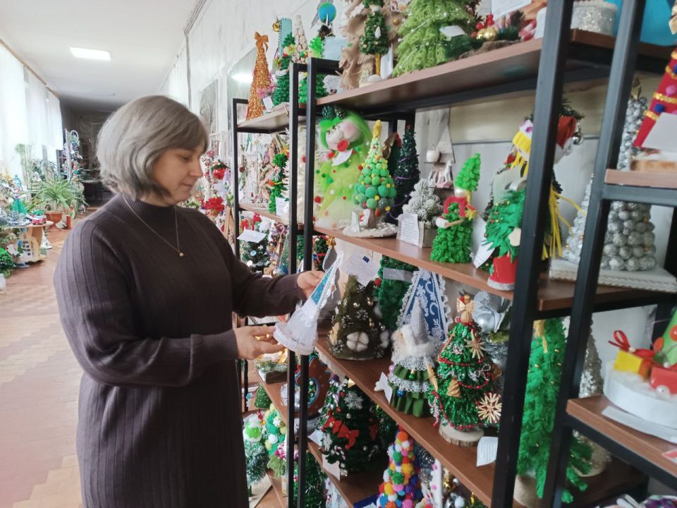 В Республиканском центре туризма, экологии и краеведения «Возрождение» состоялось подведение итогов конкурса-выставки «Сохраним живую Ель!» В Республиканском центре туризма, экологии и краеведения «Возрождение» состоялось подведение итогов конкурса-выставки «Сохраним живую Ель!»