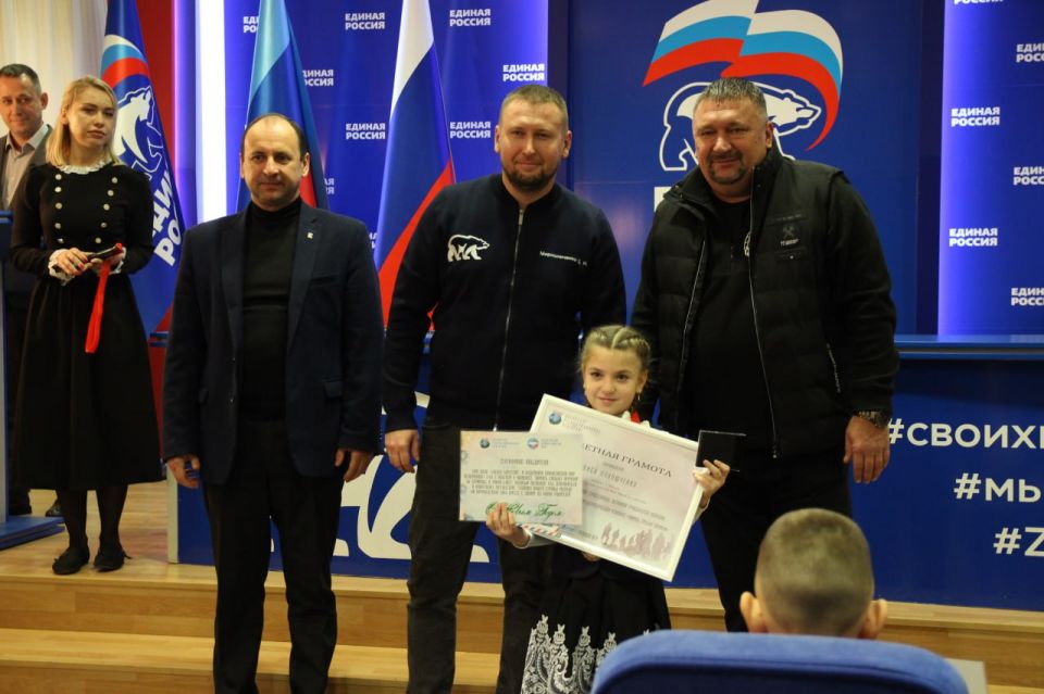 В Луганске наградили победителей конкурса «Память сильнее времени» В Луганске наградили победителей конкурса «Память сильнее времени»