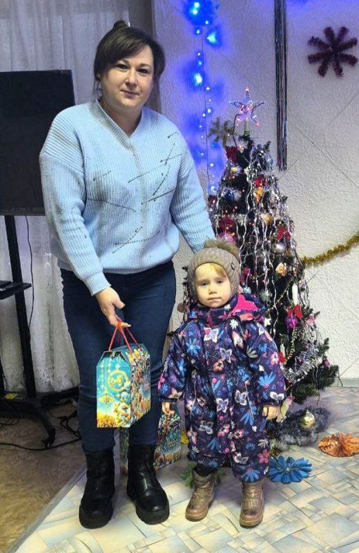 Новый год – самый сказочный и долгожданный праздник для маленьких жителей нашей необъятной страны Новый год – самый сказочный и долгожданный праздник для маленьких жителей нашей необъятной страны