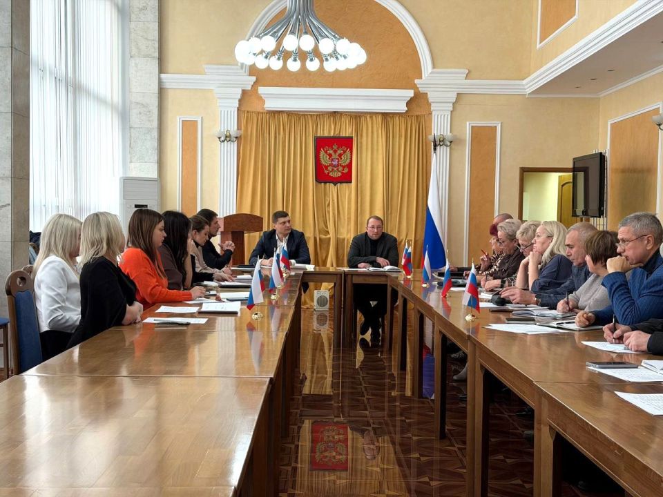 Провел рабочее совещание с директорами подведомственных учреждений культуры Луганской Народной Республики Провел рабочее совещание с директорами подведомственных учреждений культуры Луганской Народной Республики