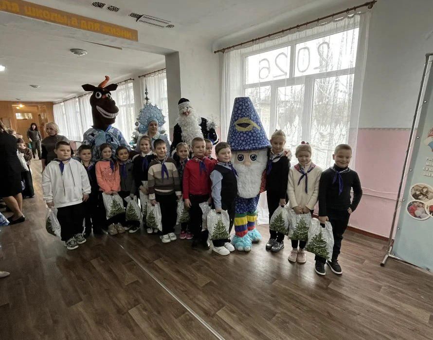 Глава Ипатовского округа Ставрополья поздравила юных жителей Стаханова с наступающим праздником Глава Ипатовского округа Ставрополья поздравила юных жителей Стаханова с наступающим праздником