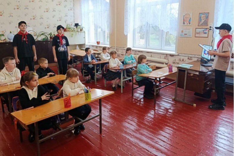 Состоялись торжественные церемонии вручения почётных значков отличия самым активным и инициативным активистам Движения Первых Состоялись торжественные церемонии вручения почётных значков отличия самым активным и инициативным активистам Движения Первых