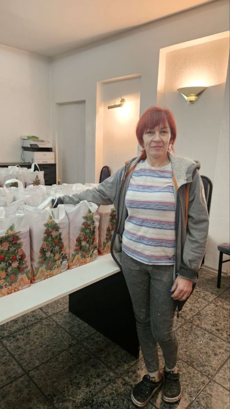 «Лугцентрокуз им. С.С. Монятовского» дарит детям сладкие подарки и прекрасное настроение «Лугцентрокуз им. С.С. Монятовского» дарит детям сладкие подарки и прекрасное настроение