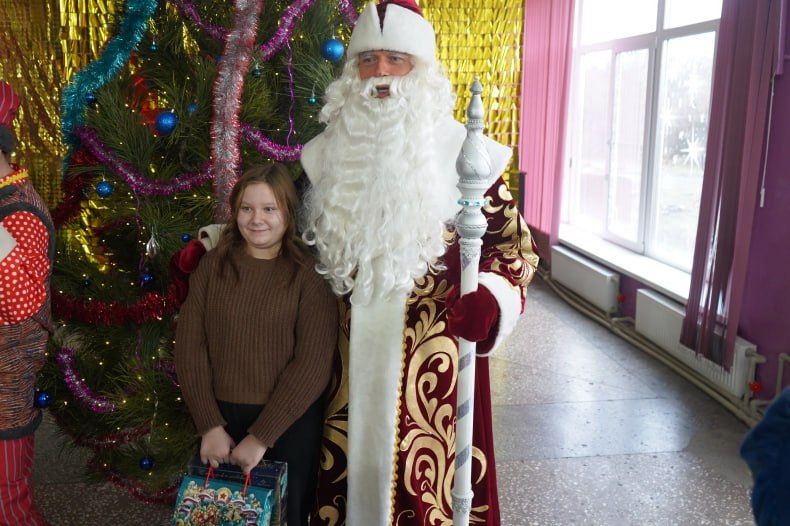 Артисты из Красноярского края выступили для детей пгт Володарск, пгт Павловка и с. Медвежанка Артисты из Красноярского края выступили для детей пгт Володарск, пгт Павловка и с. Медвежанка