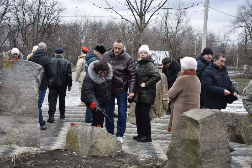 В Перевальске состоялось открытие обновленного Мемориального комплекса, посвящённого памяти погибших воинов-афганцев и защитников Донбасса В Перевальске состоялось открытие обновленного Мемориального комплекса, посвящённого памяти погибших воинов-афганцев и защитников Донбасса