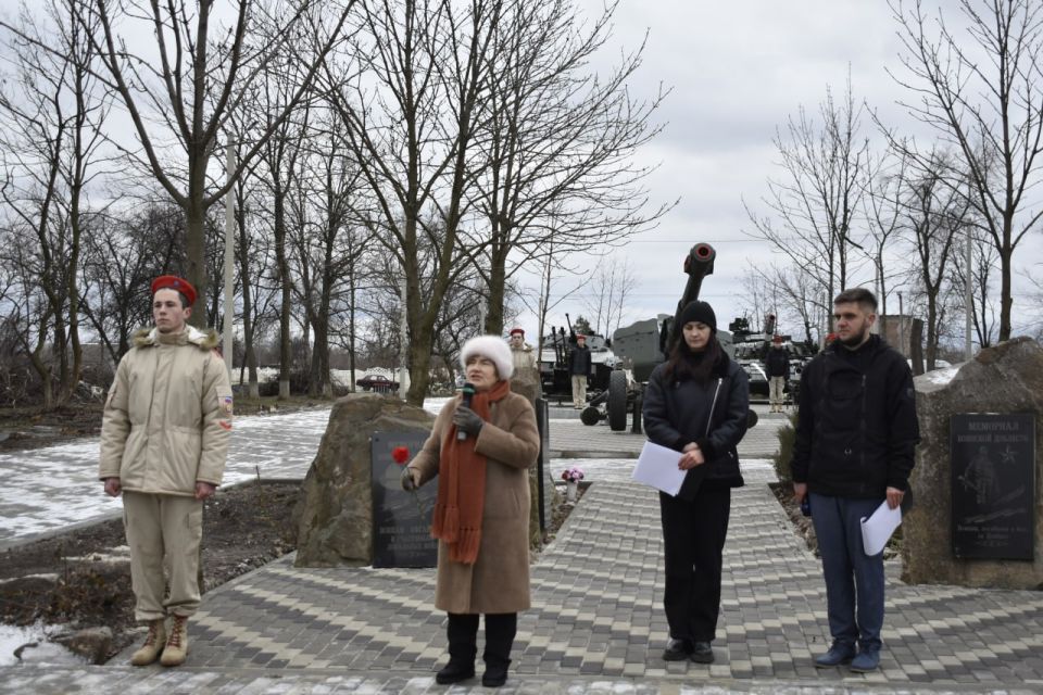 В Перевальске состоялось открытие обновленного Мемориального комплекса, посвящённого памяти погибших воинов-афганцев и защитников Донбасса В Перевальске состоялось открытие обновленного Мемориального комплекса, посвящённого памяти погибших воинов-афганцев и защитников Донбасса
