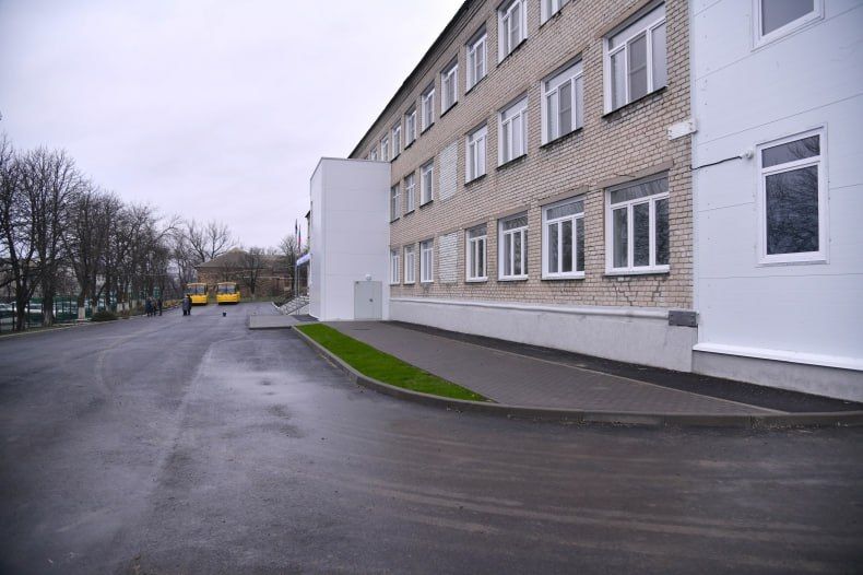 Напомним, что шеф-регион Красноярский край в этом году взялся за этот объект, чтобы изменить статус учреждения, и сделать его не только образовательным учреждением для школьников, но и воспитательным, реализовав в стенах... Напомним, что шеф-регион Красноярский край в этом году взялся за этот объект, чтобы изменить статус учреждения, и сделать его не только образовательным учреждением для школьников, но и воспитательным, реализовав в стенах...