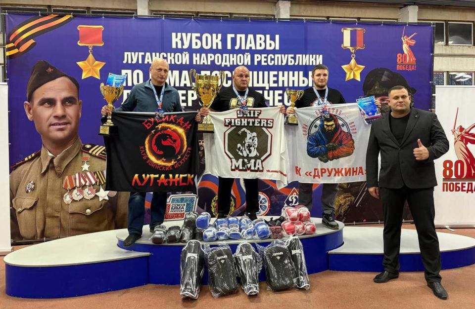 В турнире на Кубок Главы Луганской Народной Республики по смешанным единоборствам ММА, приуроченном к Году Героев Отечества, приняла участие команда клуба "Дружина", представляющая Спортивный комплекс-Антрацит В турнире на Кубок Главы Луганской Народной Республики по смешанным единоборствам ММА, приуроченном к Году Героев Отечества, приняла участие команда клуба "Дружина", представляющая Спортивный комплекс-Антрацит