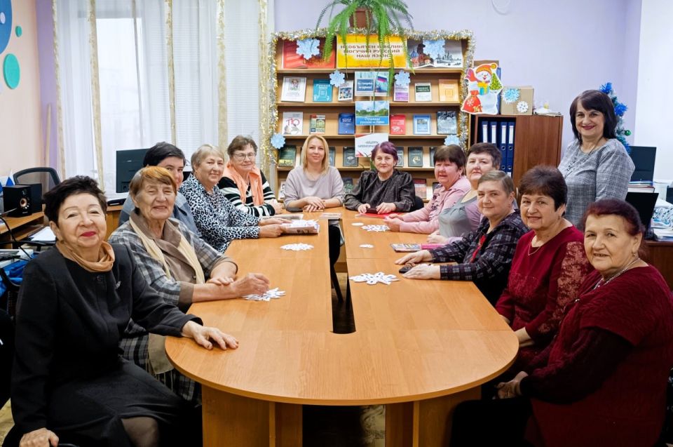 Новый Год — самый волшебный и долгожданный праздник, дарящий ощущение чуда и радость тёплых встреч Новый Год — самый волшебный и долгожданный праздник, дарящий ощущение чуда и радость тёплых встреч