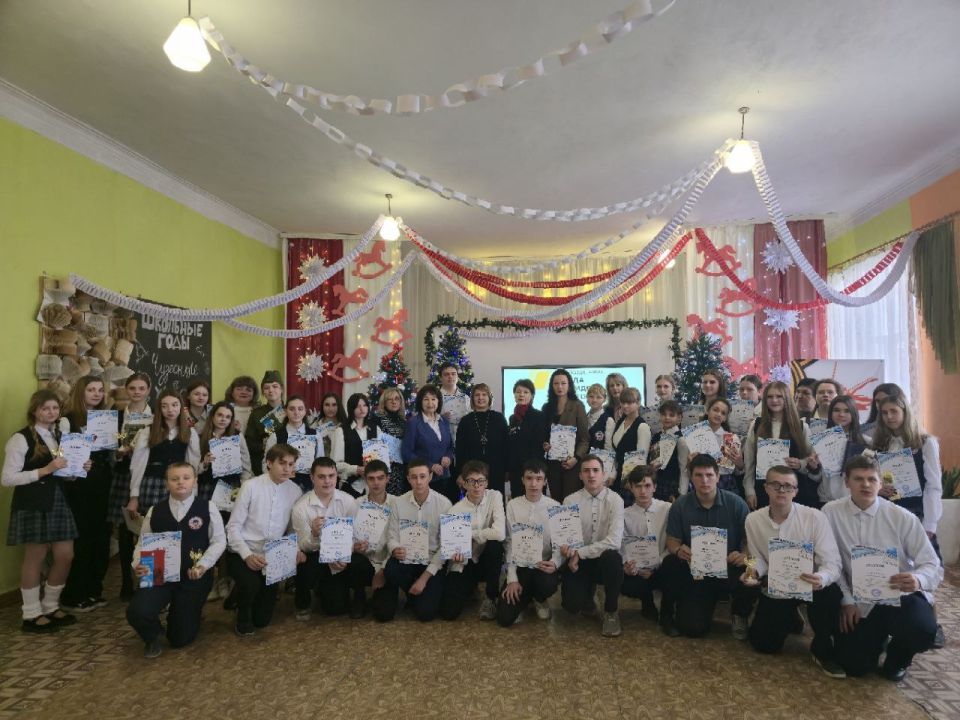 В Ровеньках подвели итоги семейного фестиваля "Книга в кадре" В Ровеньках подвели итоги семейного фестиваля "Книга в кадре"