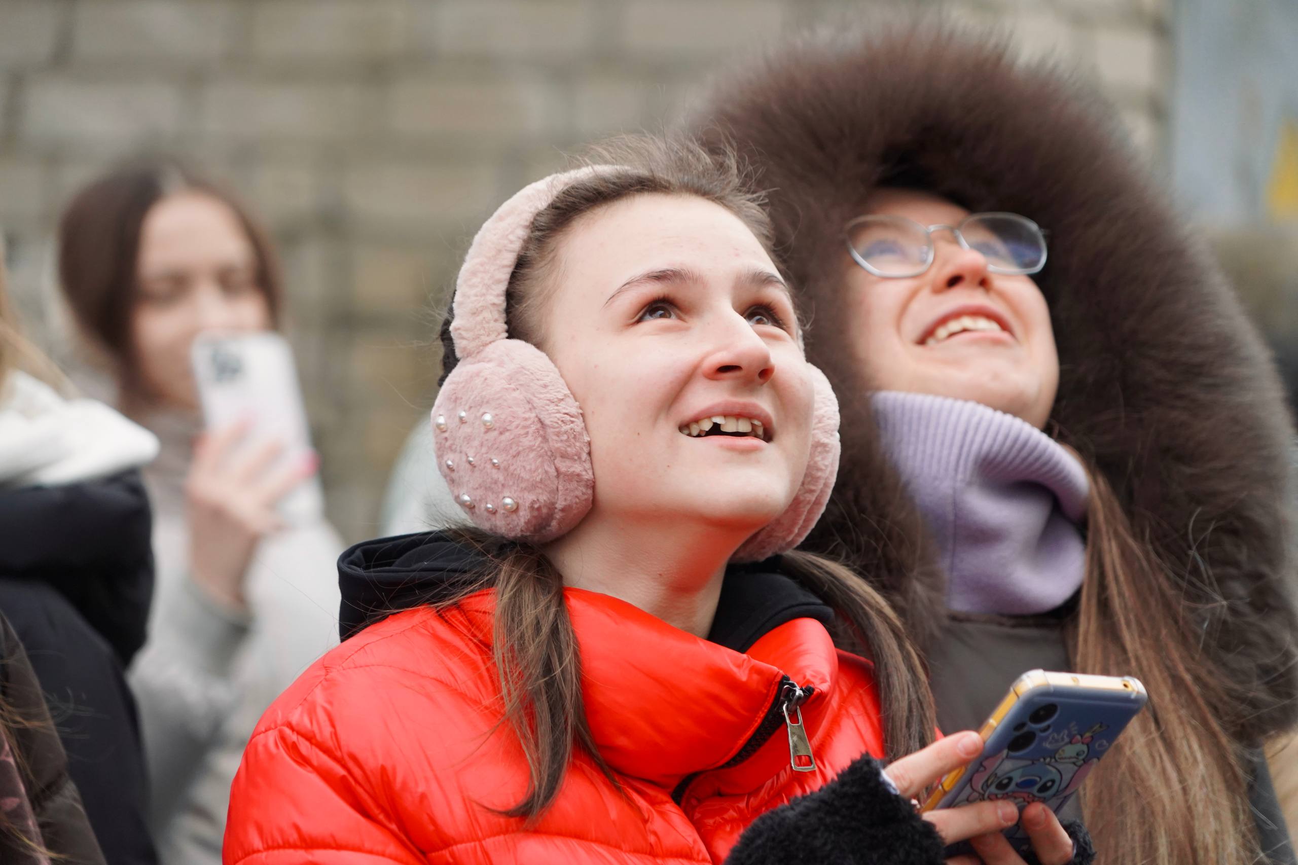 Чудо спустилось к нам с крыши Чудо спустилось к нам с крыши