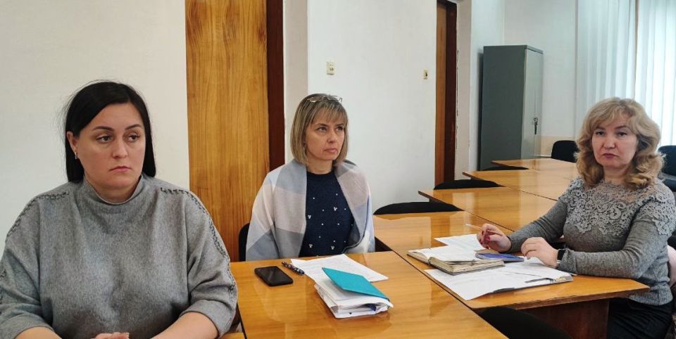 В Администрации Антрацитовского муниципального округа, под председательством заместителя главы Администрации Натальи Шаталовой, состоялось итоговое заседание Экспертного совета по вопросам гармонизации межнациональных и... В Администрации Антрацитовского муниципального округа, под председательством заместителя главы Администрации Натальи Шаталовой, состоялось итоговое заседание Экспертного совета по вопросам гармонизации межнациональных и...