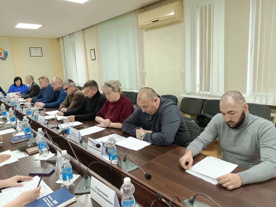 Сегодня состоялось очередное заседание Совета городского округа Ровеньки первого созыва, на котором были рассмотрены ключевые вопросы, касающиеся развития города и жизни его жителей Сегодня состоялось очередное заседание Совета городского округа Ровеньки первого созыва, на котором были рассмотрены ключевые вопросы, касающиеся развития города и жизни его жителей