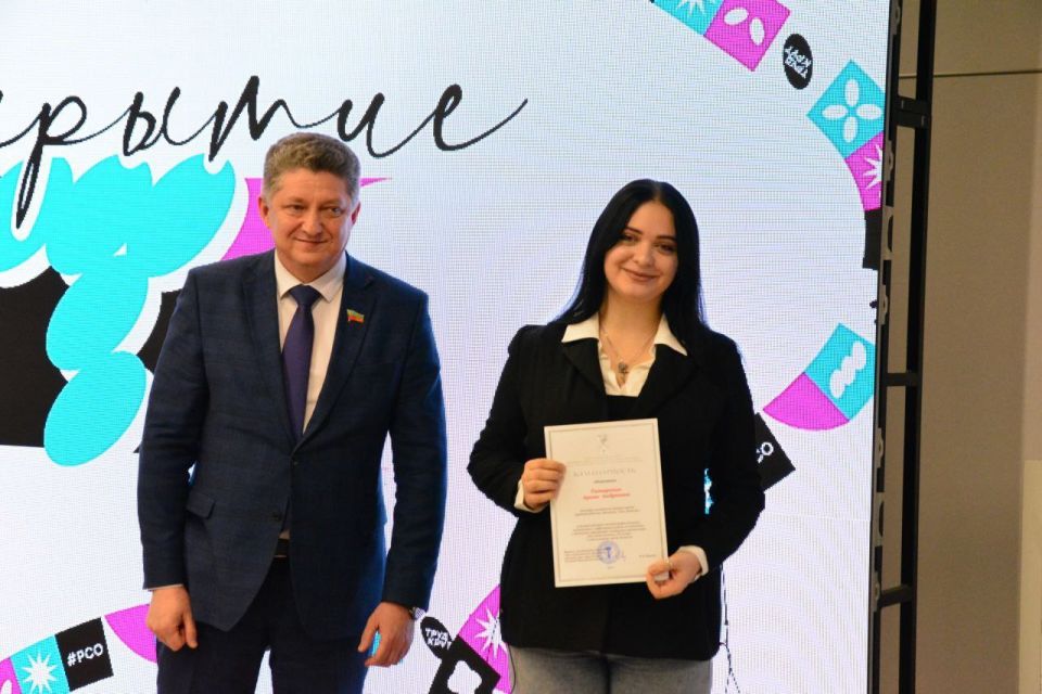 Сергей Цемкало: Принял участие в закрытии трудового семестра Российских Студенческих Отрядов Луганской Народной РЕСПУБЛИКИ, которое состоялось в Республиканском Доме молодёжи и получилось ярким и значимым событием Сергей Цемкало: Принял участие в закрытии трудового семестра Российских Студенческих Отрядов Луганской Народной РЕСПУБЛИКИ, которое состоялось в Республиканском Доме молодёжи и получилось ярким и значимым событием