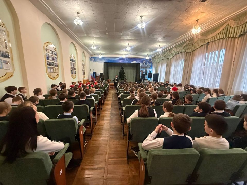 Для луганских школьников провели лекцию «Безопасный пешеход» Для луганских школьников провели лекцию «Безопасный пешеход»