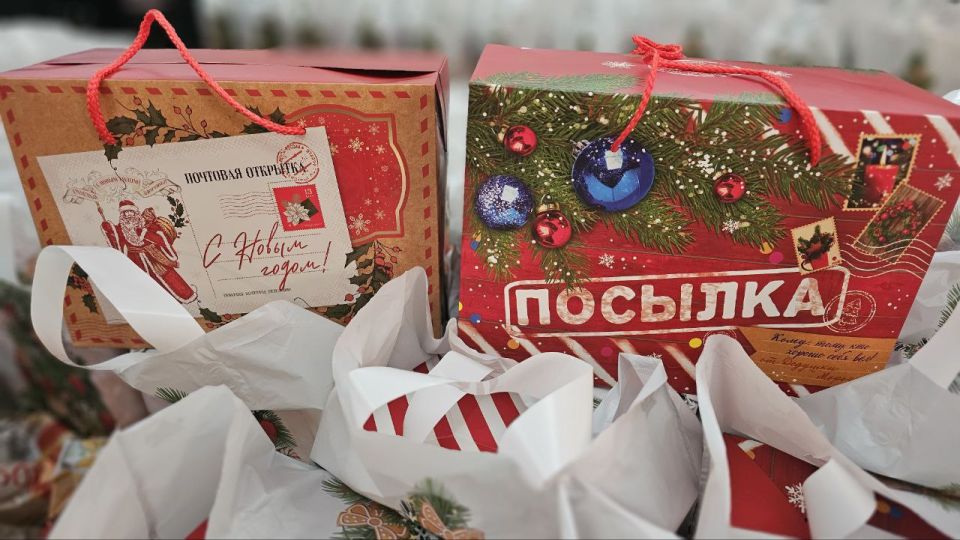 «Лугцентрокуз им. С.С. Монятовского» дарит детям сладкие подарки и прекрасное настроение «Лугцентрокуз им. С.С. Монятовского» дарит детям сладкие подарки и прекрасное настроение