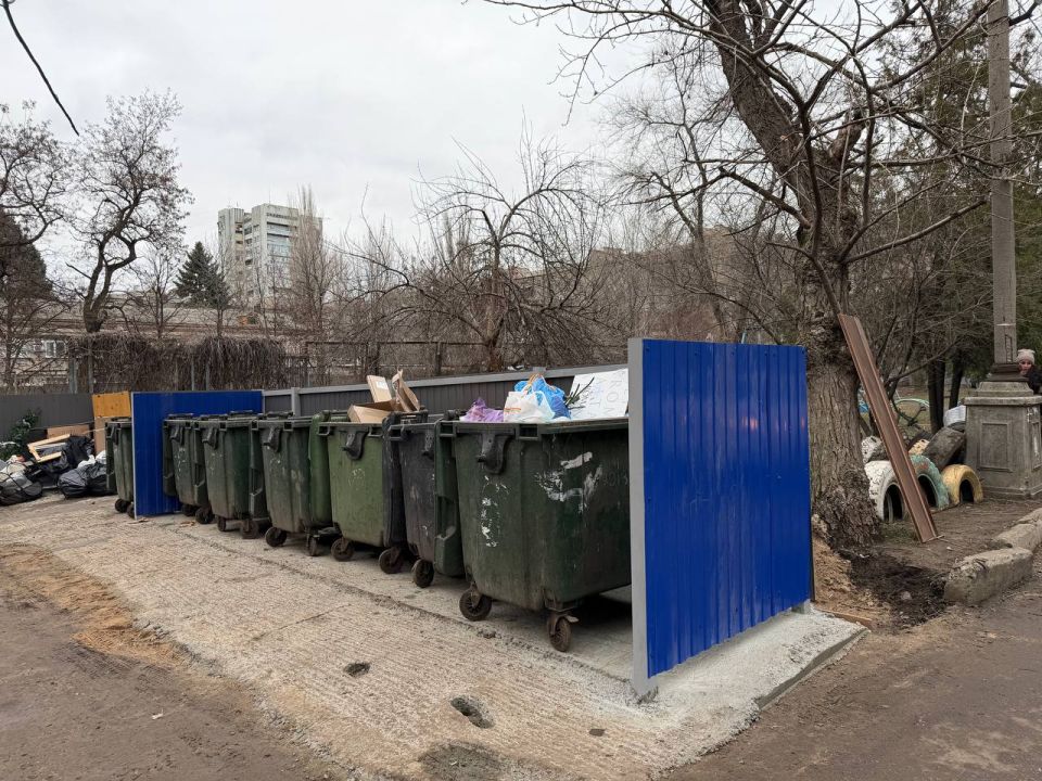 В Луганске появились новые контейнерные площадки для сбора твердых коммунальных отходов В Луганске появились новые контейнерные площадки для сбора твердых коммунальных отходов