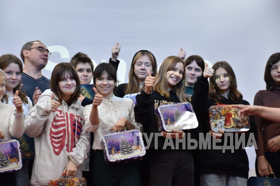 В День энергетика учащиеся Детской школы искусств города Первомайска получили подарки от региона-шефа В День энергетика учащиеся Детской школы искусств города Первомайска получили подарки от региона-шефа