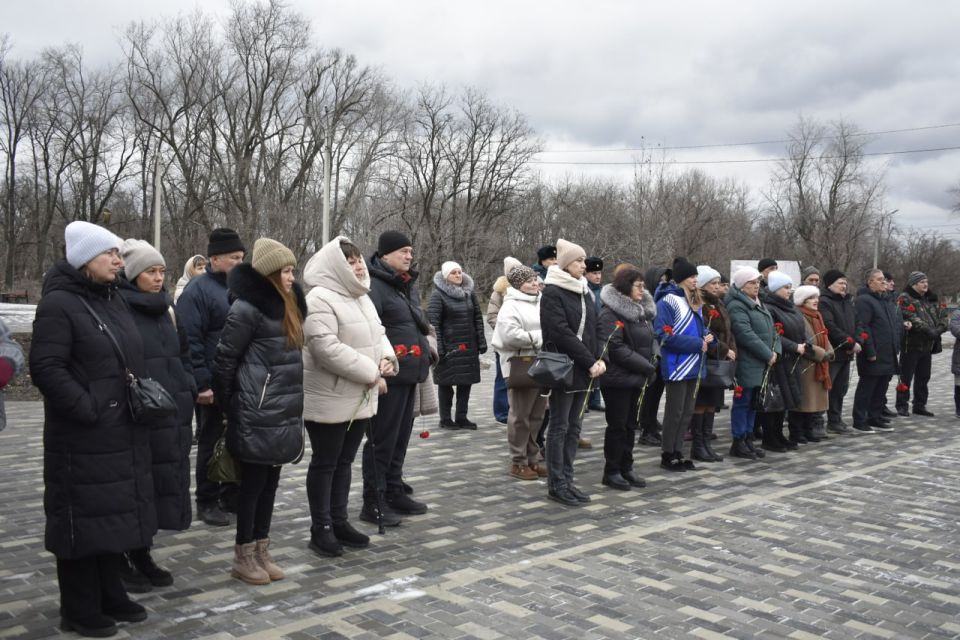 В Перевальске состоялось открытие обновленного Мемориального комплекса, посвящённого памяти погибших воинов-афганцев и защитников Донбасса В Перевальске состоялось открытие обновленного Мемориального комплекса, посвящённого памяти погибших воинов-афганцев и защитников Донбасса